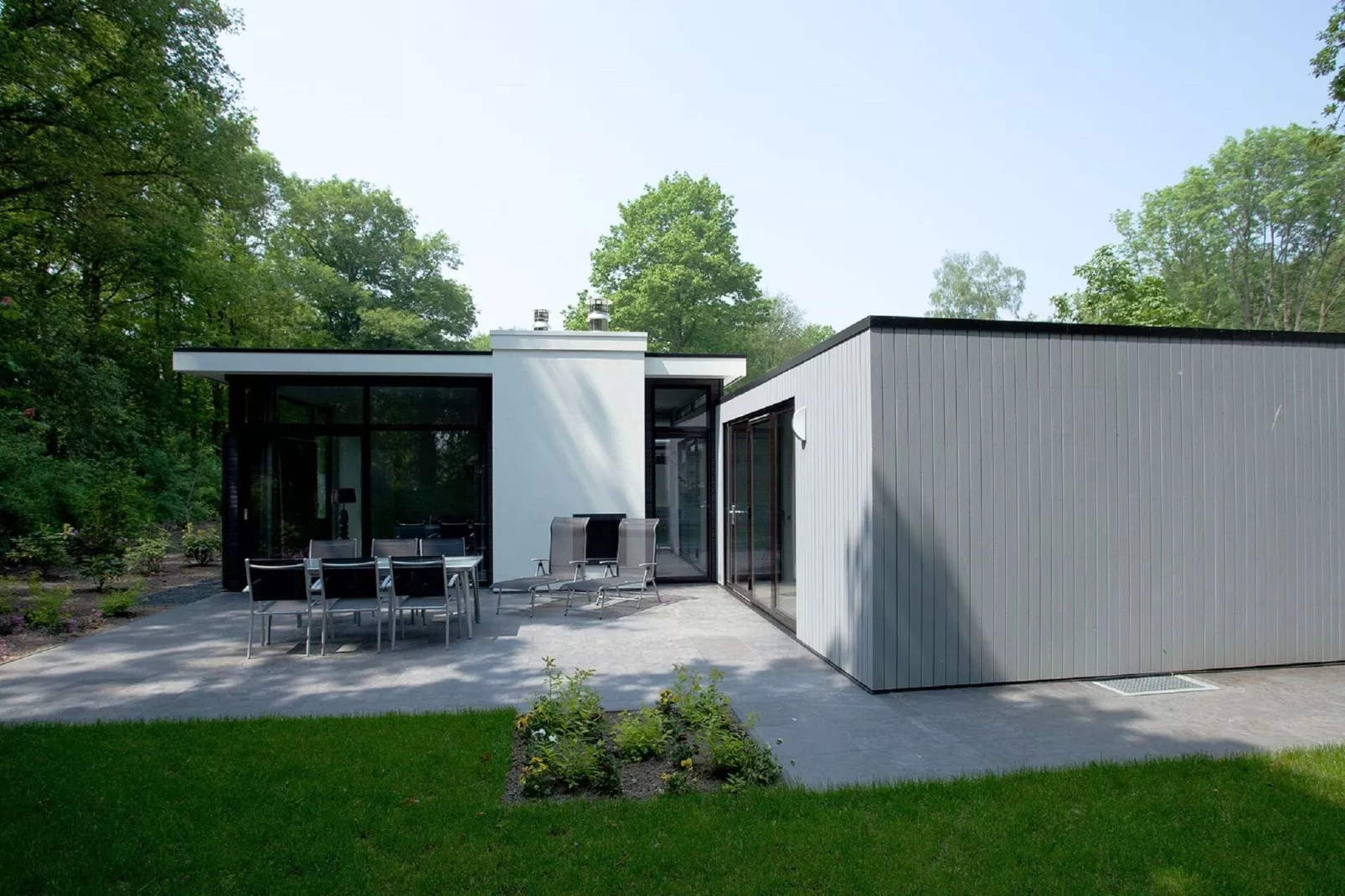 Resort Maasduinen 10-Exterior summer
