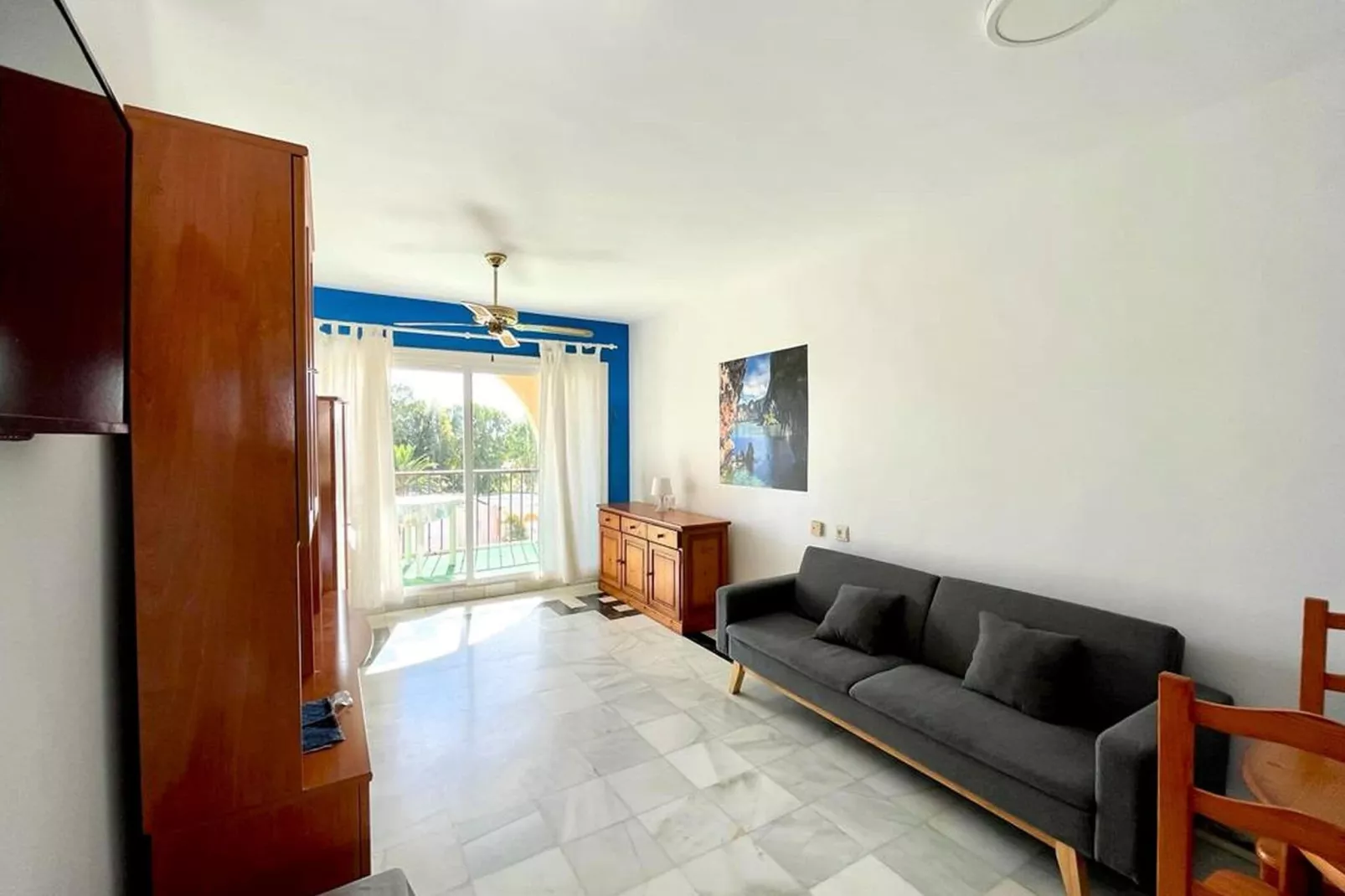 Residencial Hibiscus 405-Living room