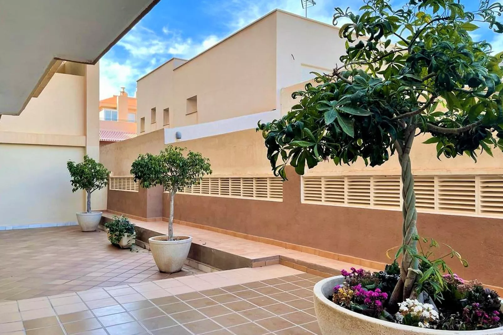Residencial Hibiscus 405-Gardens summer