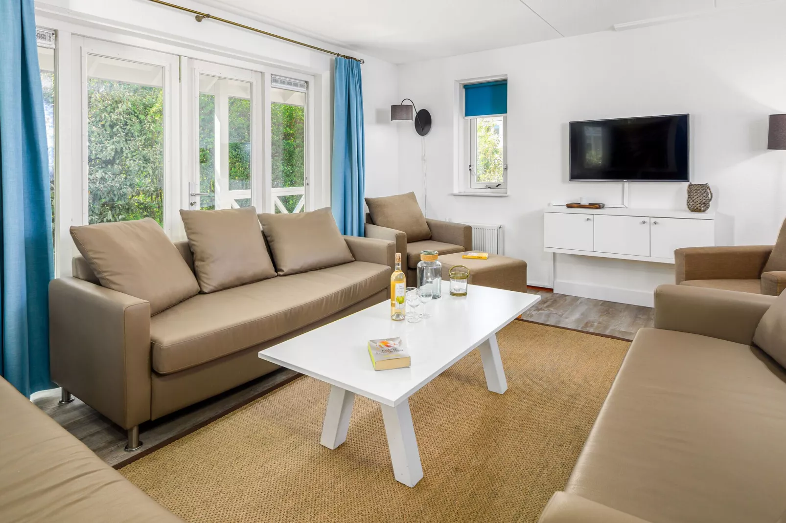 Cape Helius 23-Living room