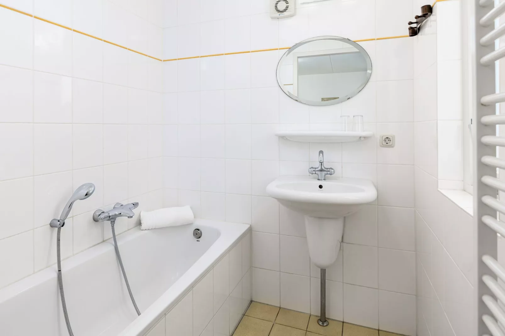 Cape Helius 23-Bathroom