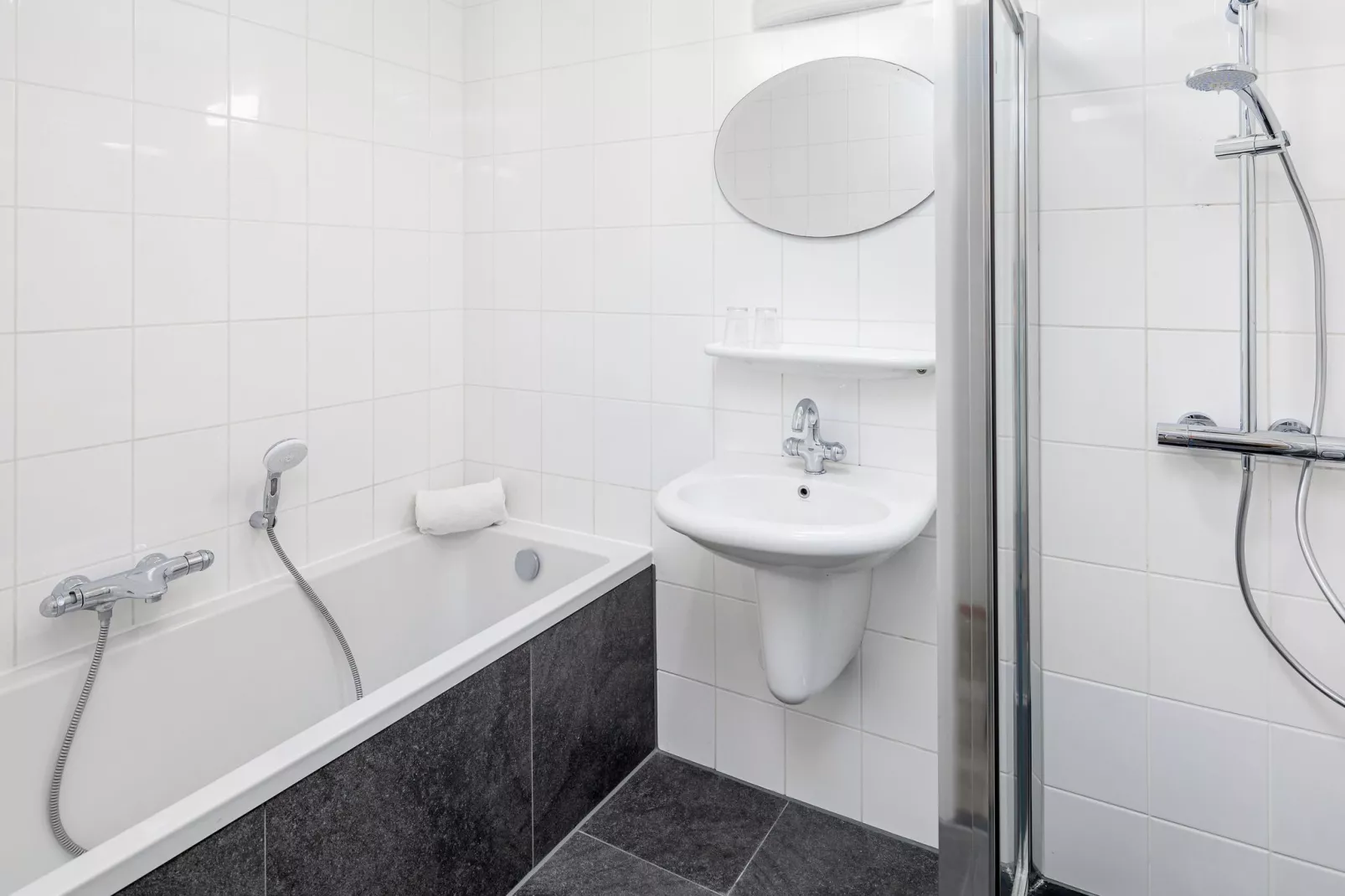 Cape Helius 23-Bathroom