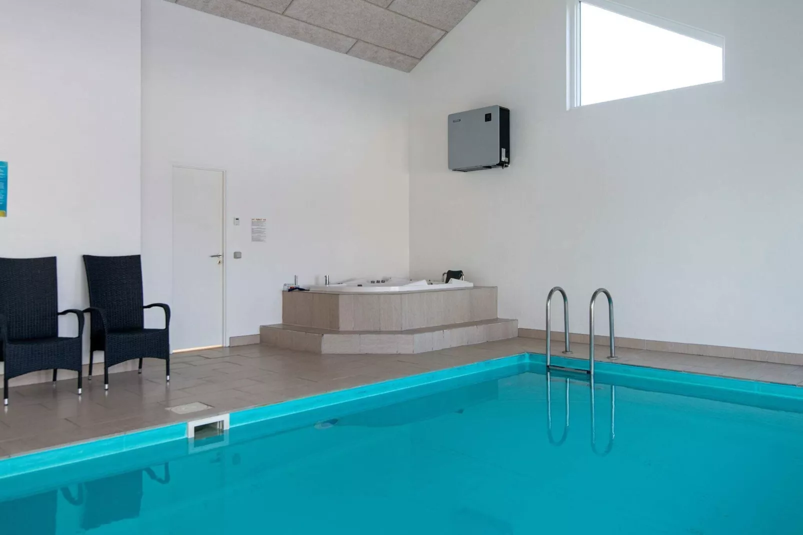 10 person holiday home in Grenaa-By Traum-Pool