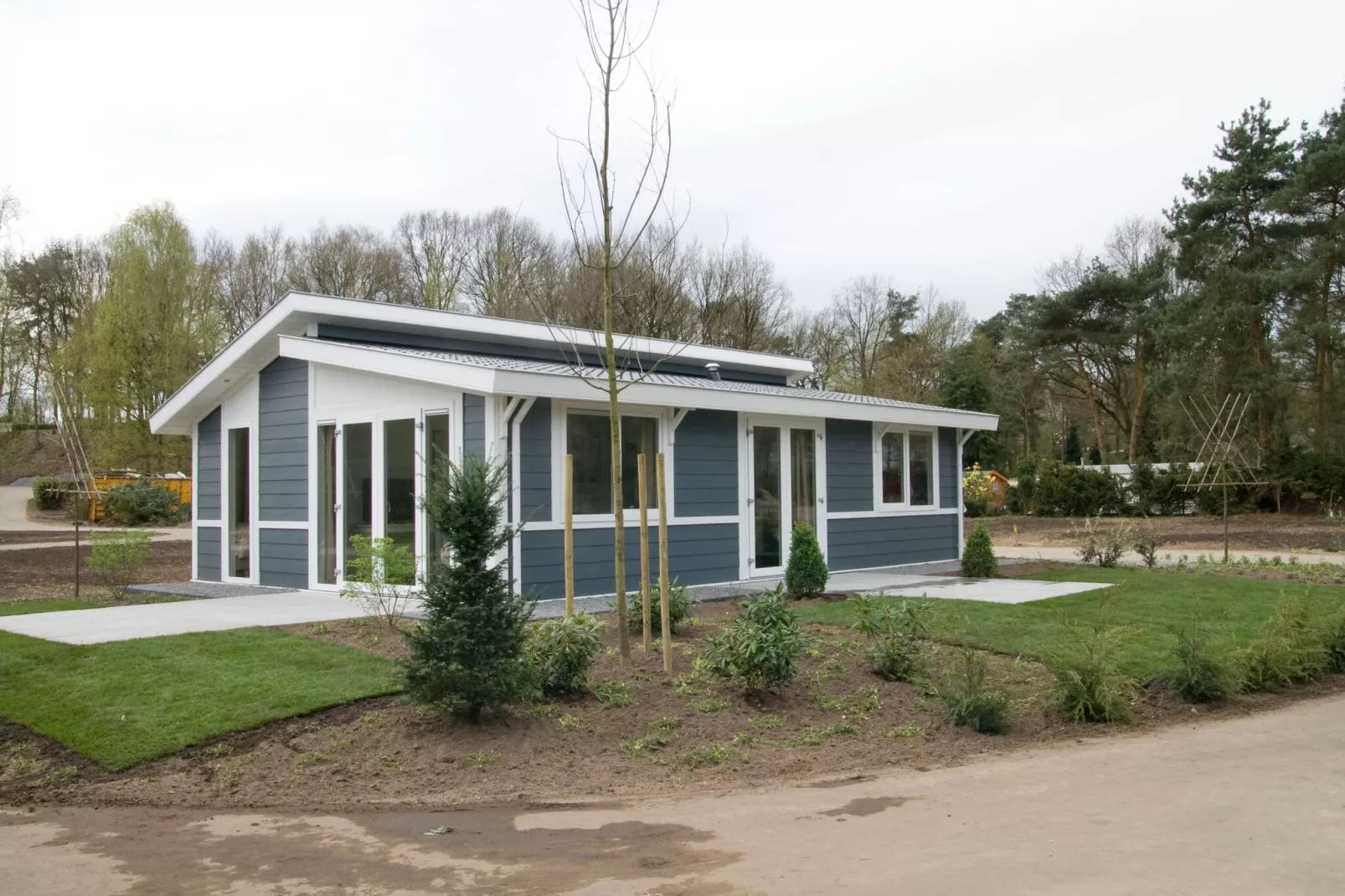 Resort Maasduinen 11-Exterior summer