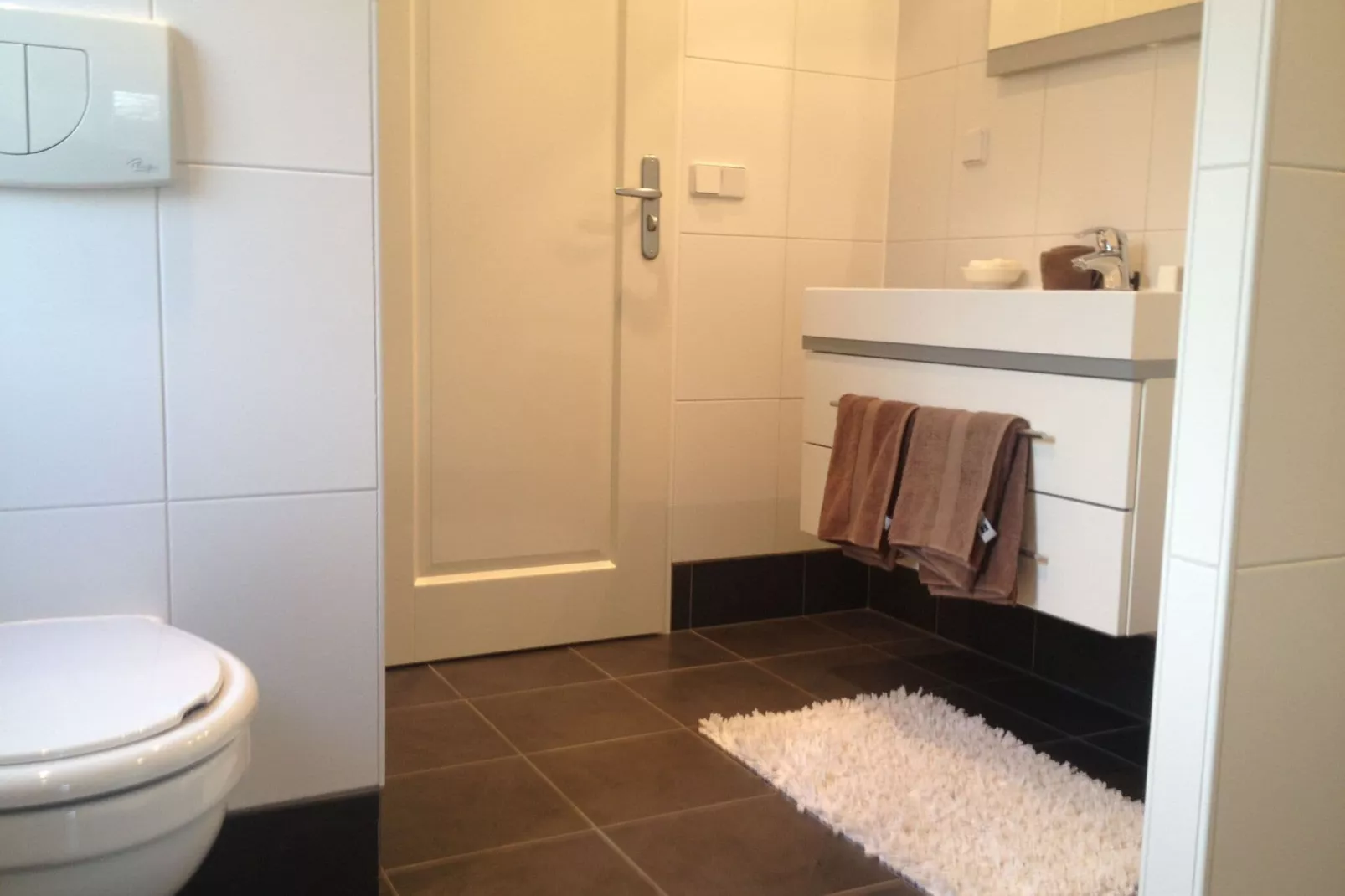 Resort Maasduinen 11-Bathroom