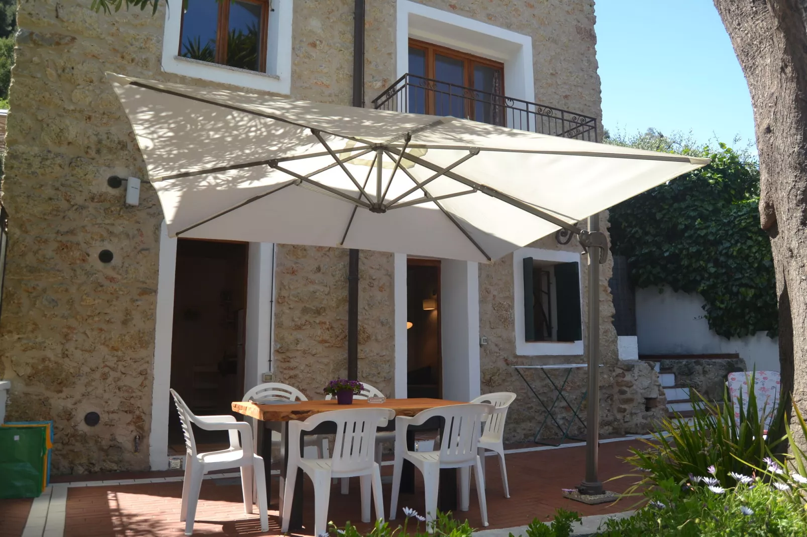 Casa Longo-Terrace balcony