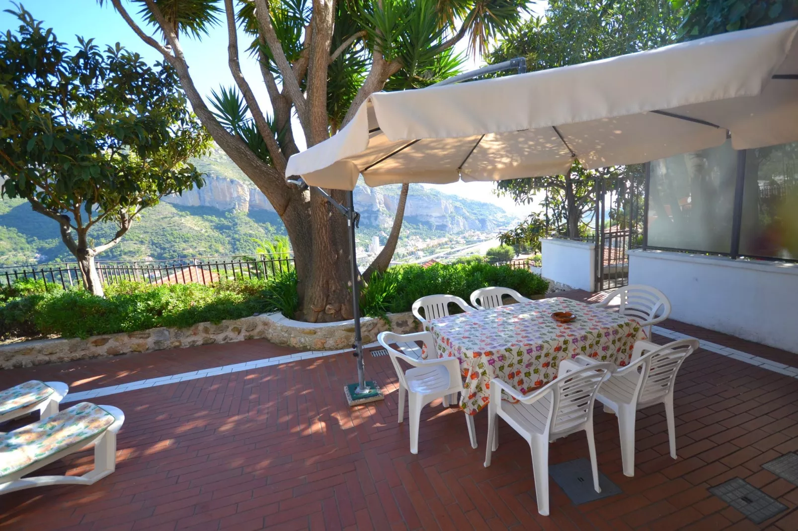 Casa Longo-Atmosphere