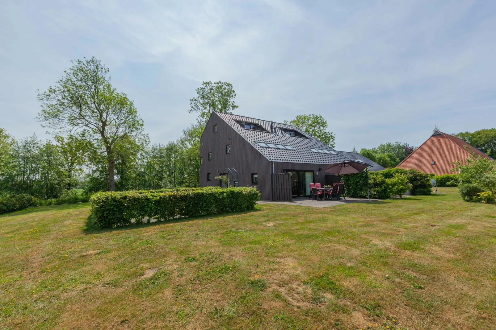Lyts Sypenstien-Exterior summer