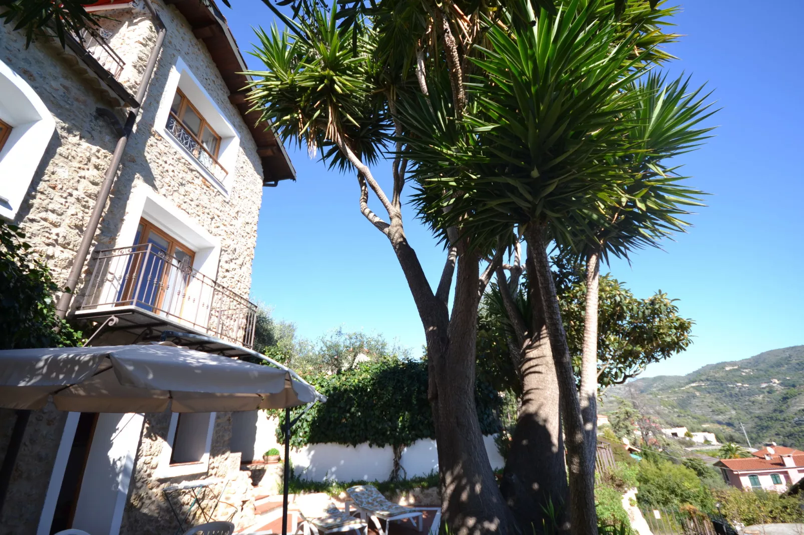 Casa Longo-Exterior summer