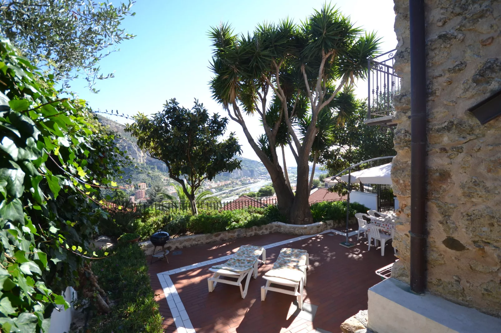 Casa Longo-Exterior summer