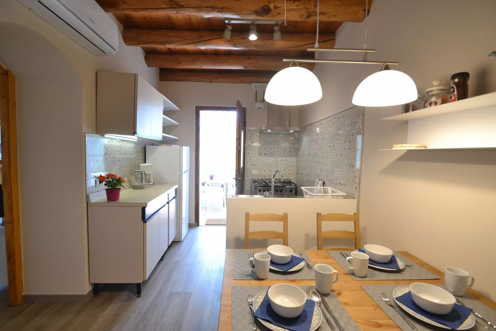 Casa Longo-Dining room