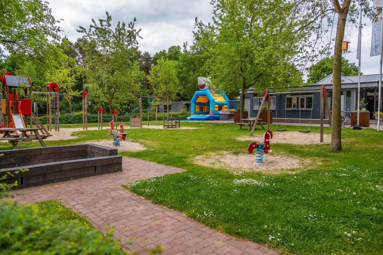 Resort Maasduinen 11-Park facilities