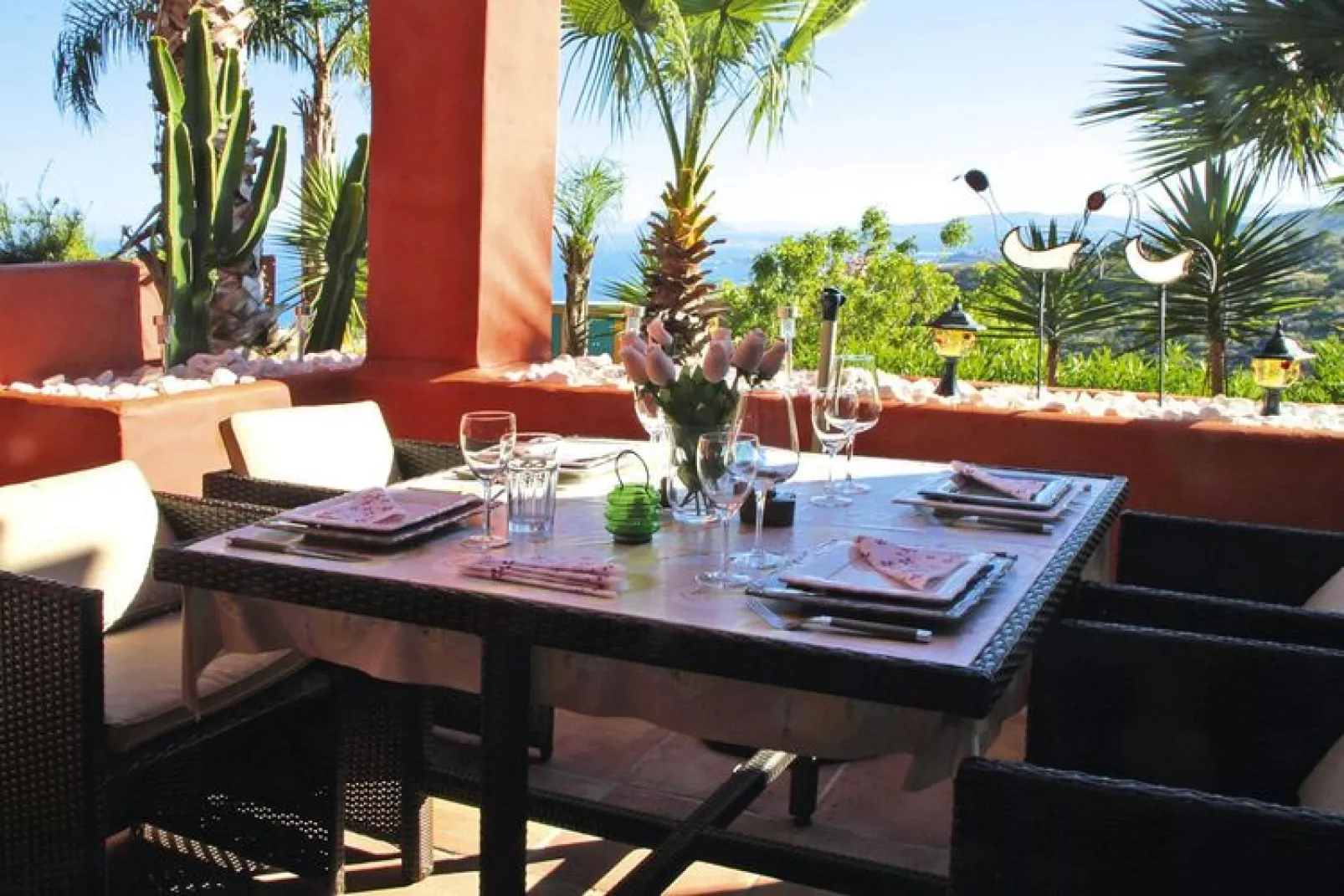 Magna Manilva / max 5 Personen-Terrace