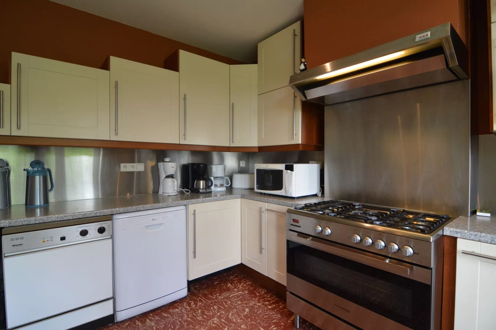 Aux Quatre Saisons-Kitchen