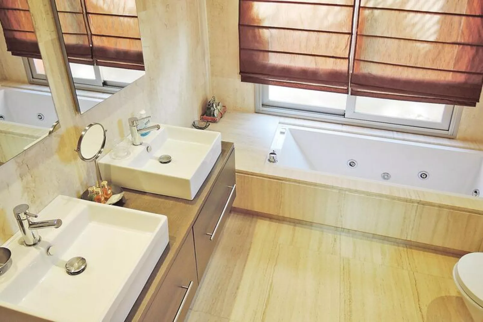 Magna Manilva / max 5 Personen-Bathroom