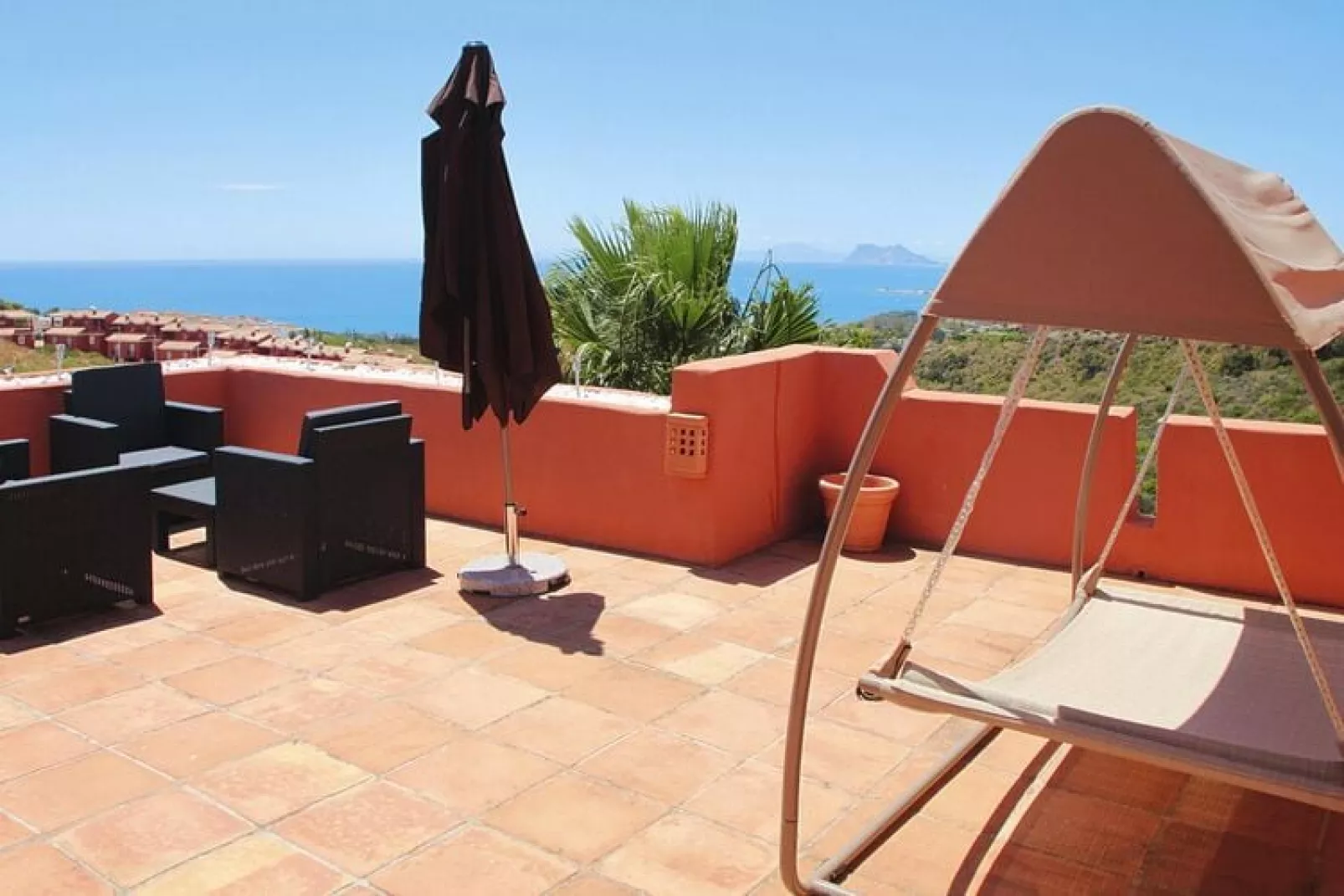Magna Manilva / max 5 Personen-Terrace