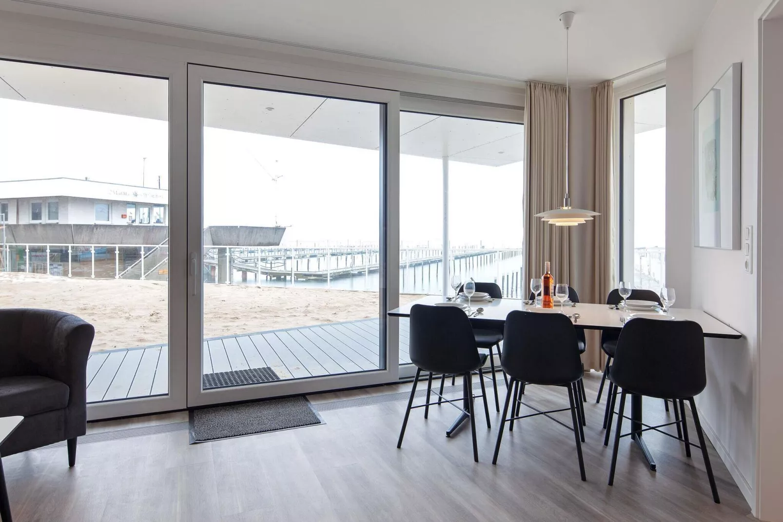 Gemütliches modernes Apartment mit Meerblick-Innenbereich