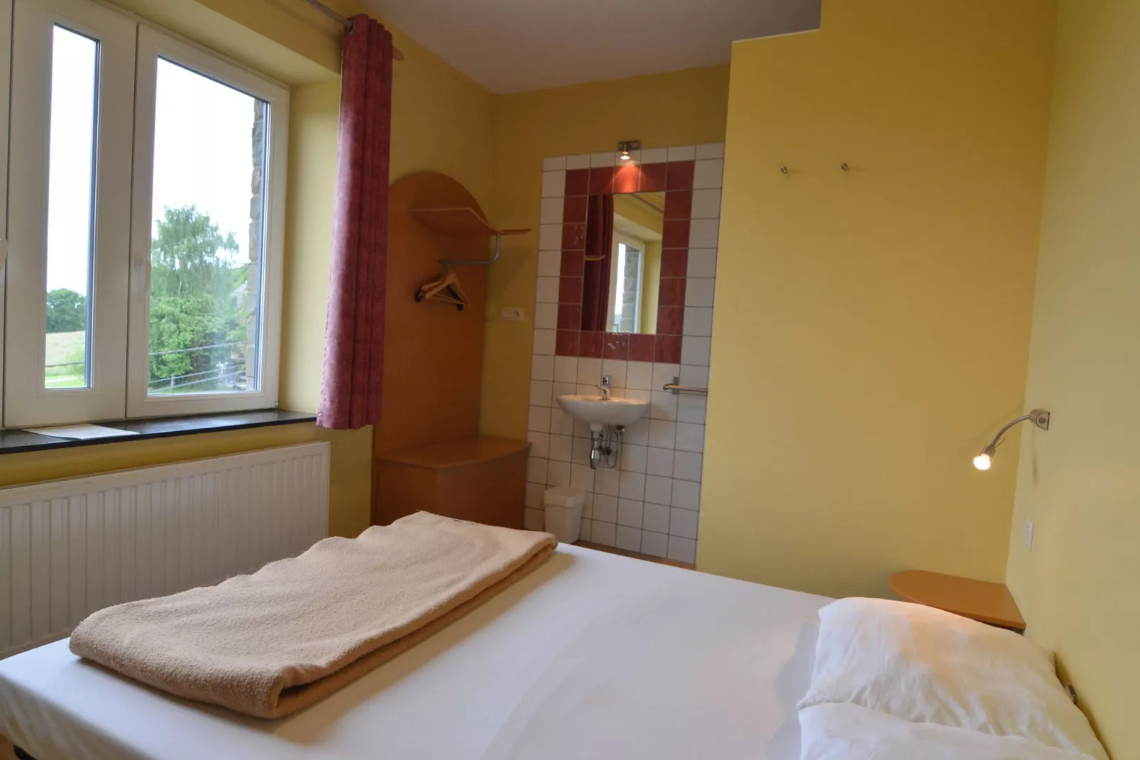 Aux Quatre Saisons-Bedroom
