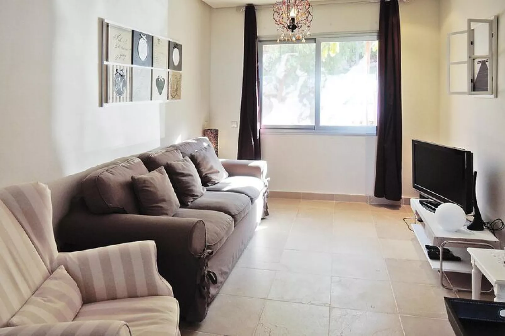 Magna Manilva / max 5 Personen-Living room