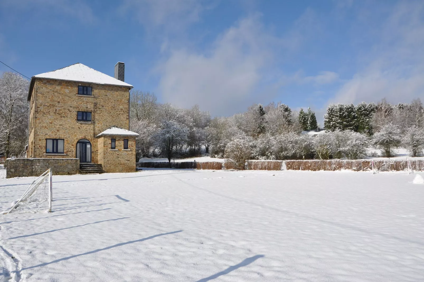 Aux Quatre Saisons-Exterior winter