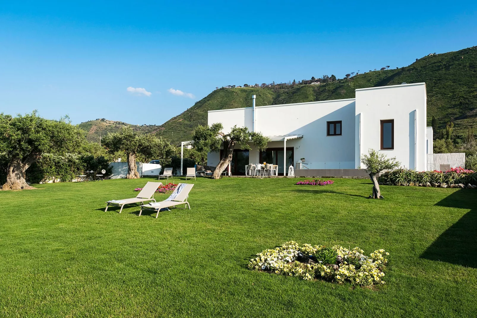 Villa Nettuno-Exterior summer