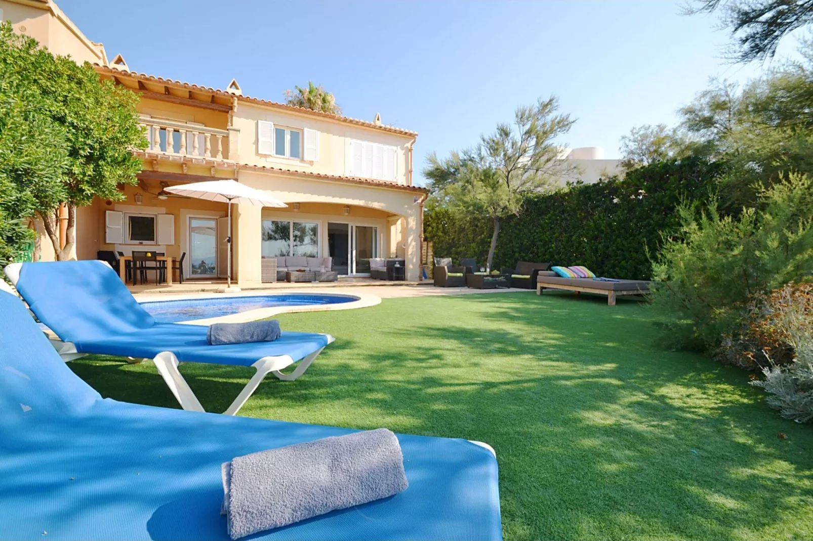 Embat-Exterior summer