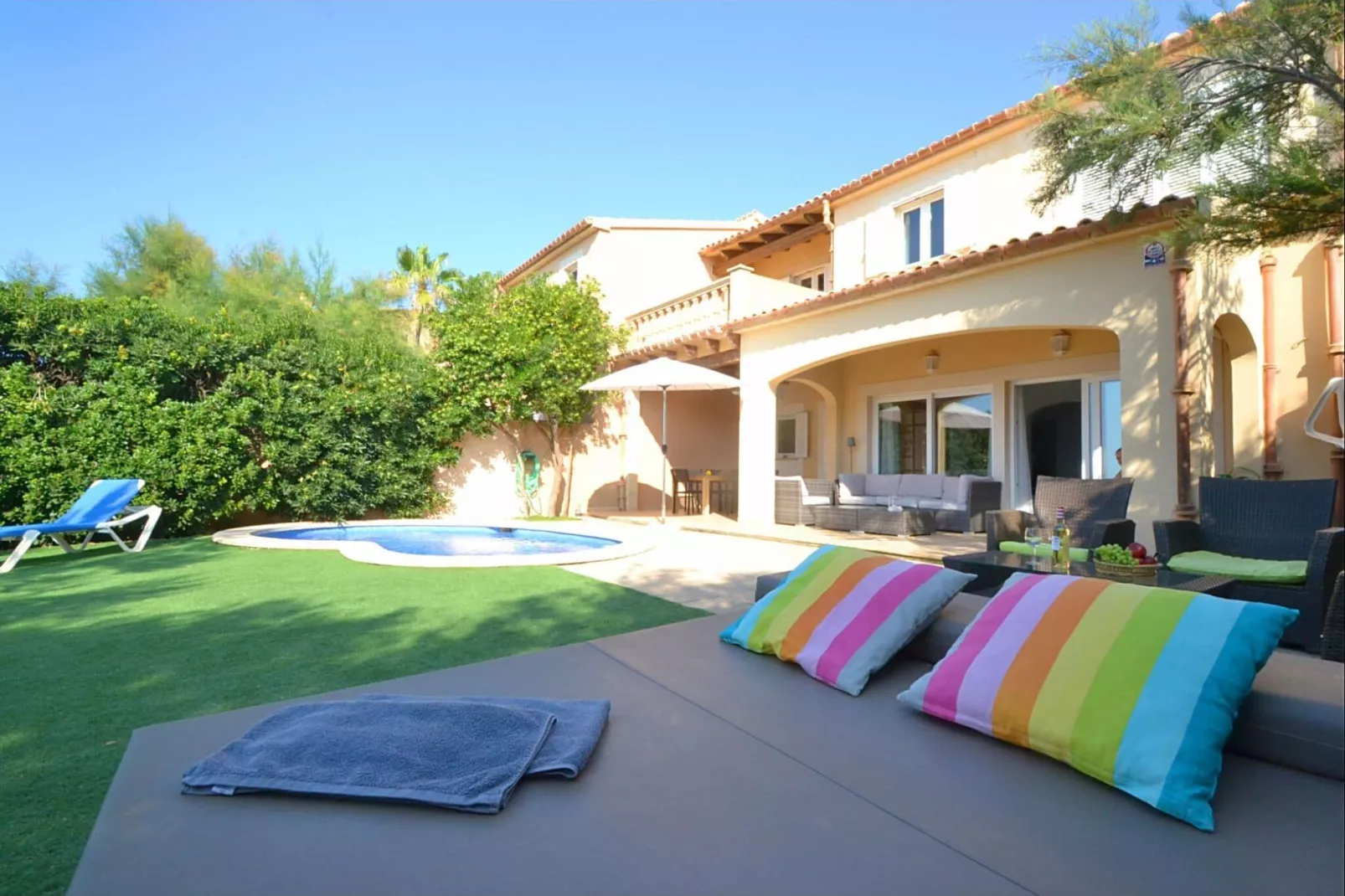 Embat-Exterior summer