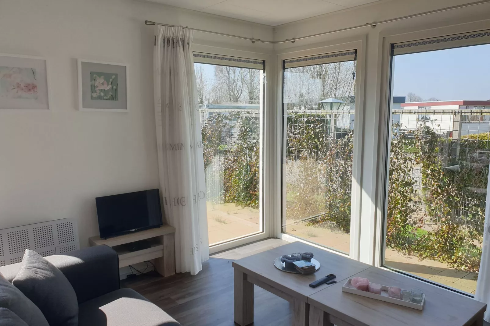 Luxe Chalet 15 in Bantega met sloep 8pax-Living room