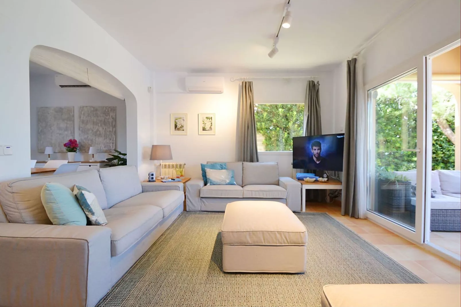 Embat-Living room