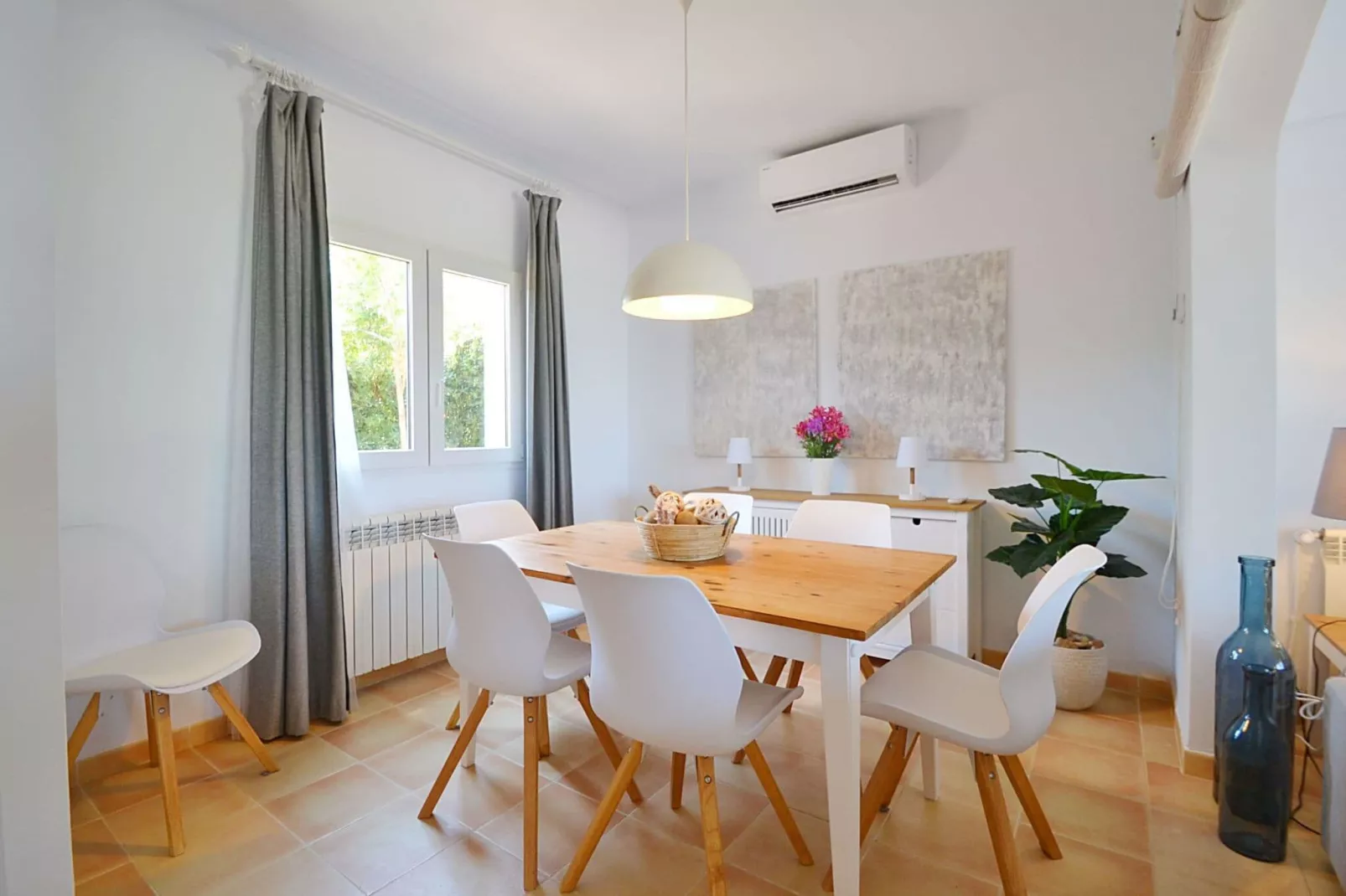 Embat-Dining room