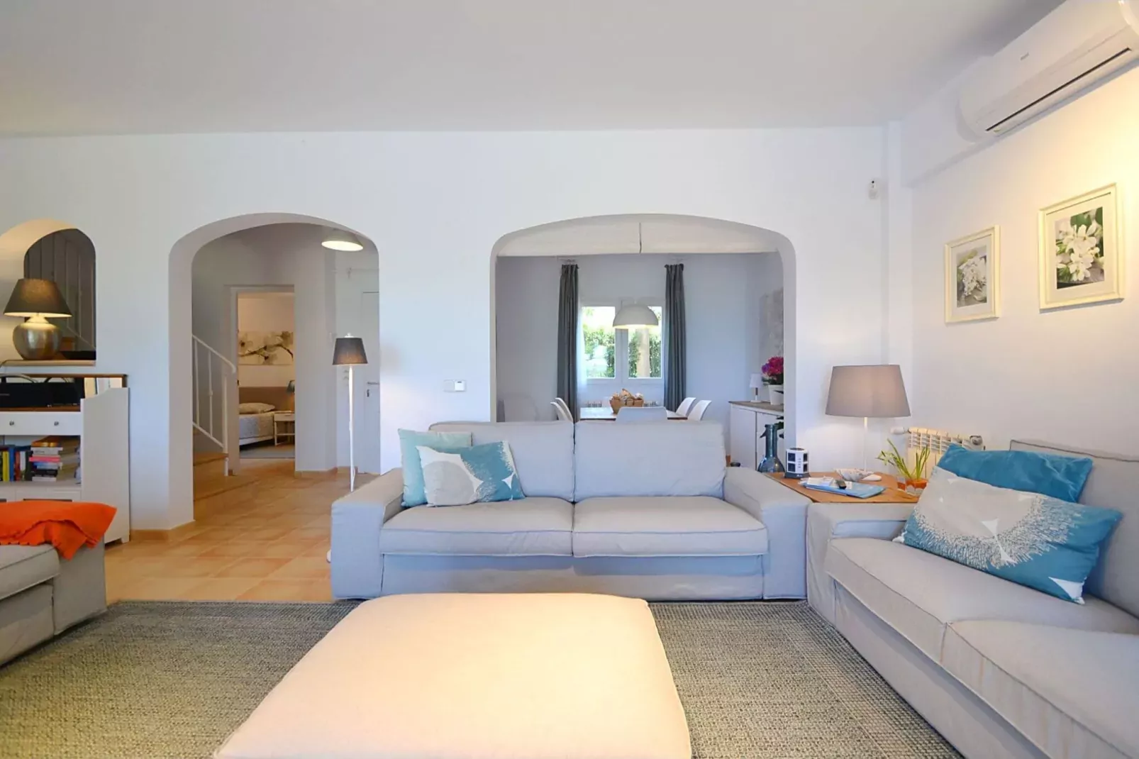 Embat-Living room