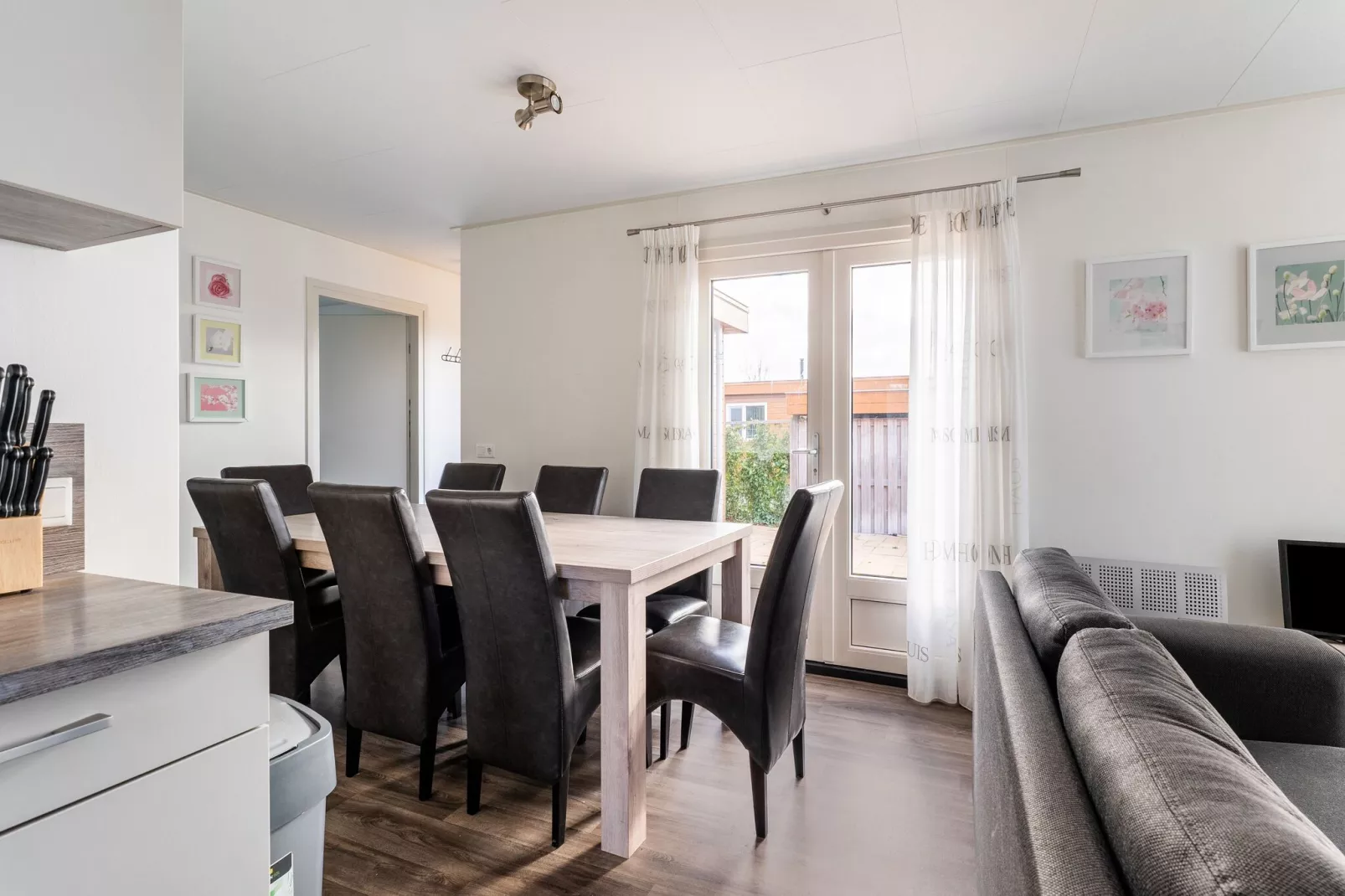 Luxe Chalet 15 in Bantega met sloep 8pax-Dining room