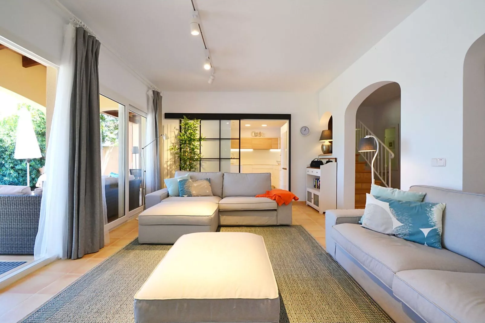 Embat-Living room