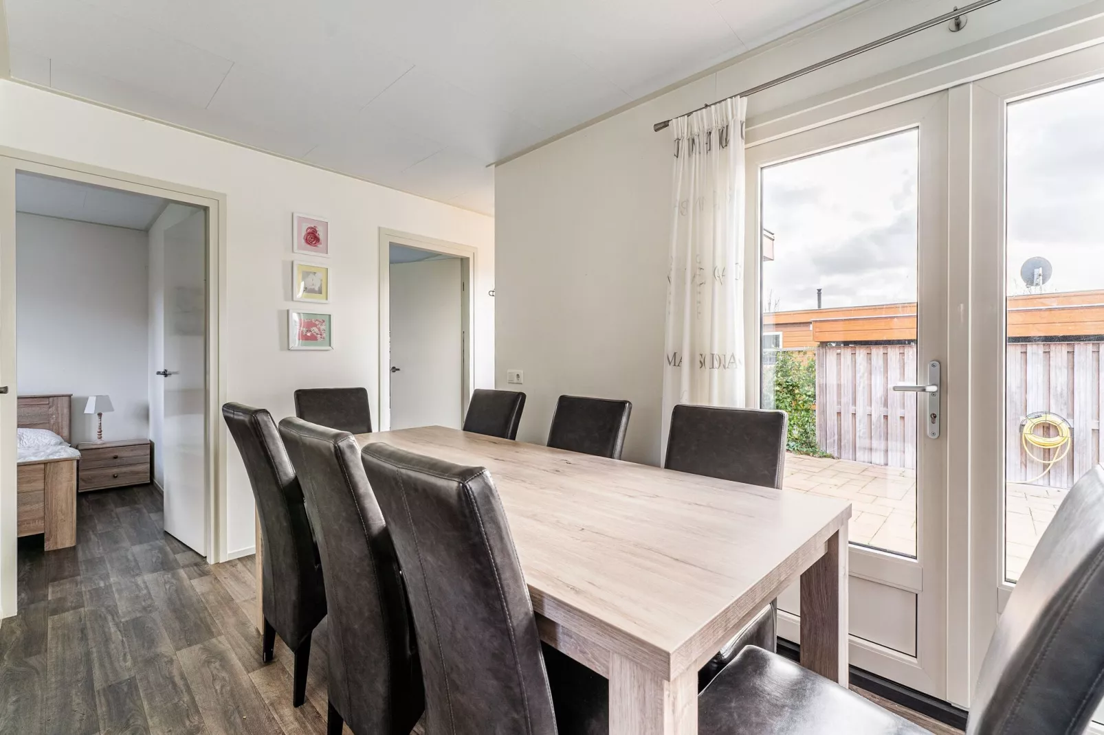 Luxe Chalet 15 in Bantega met sloep 8pax-Dining room