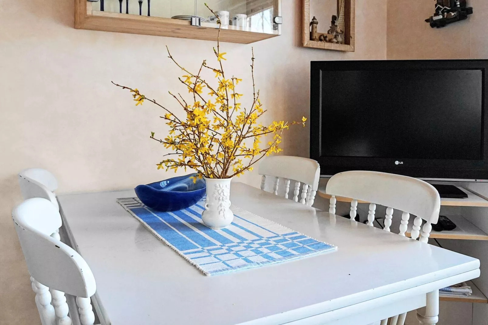 Seaside Charm in Flaton Retreat-By Traum-Indoor