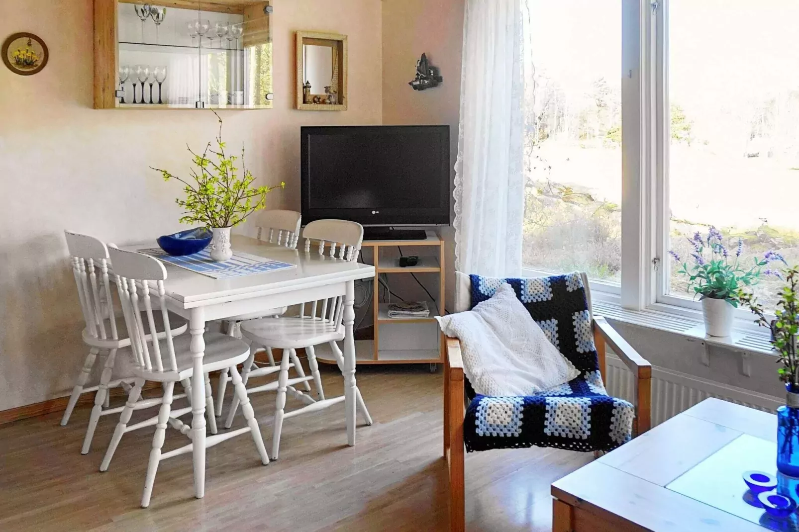 Seaside Charm in Flaton Retreat-By Traum-Indoor