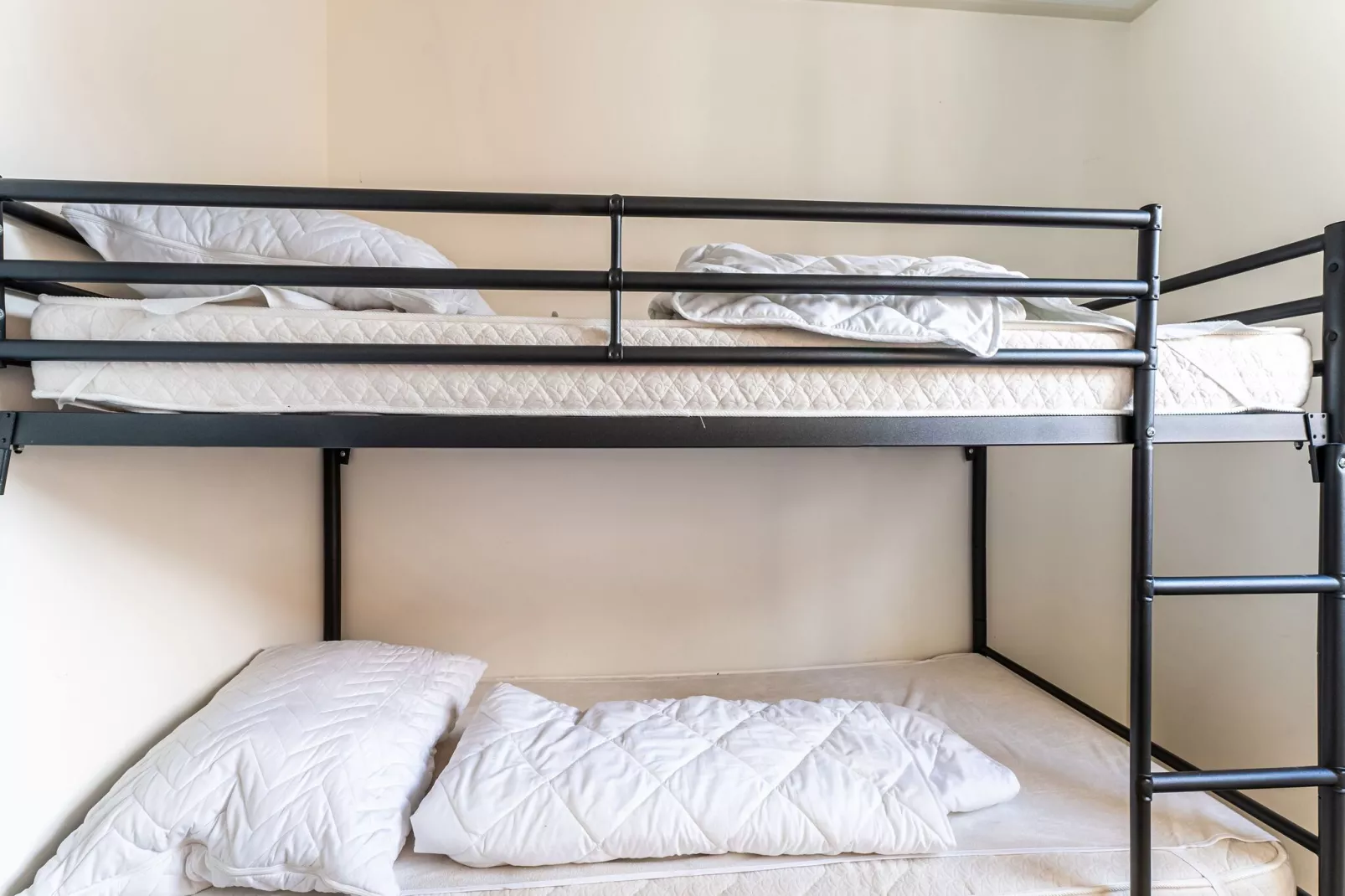 Luxe Chalet 15 in Bantega met sloep 8pax-Bedroom