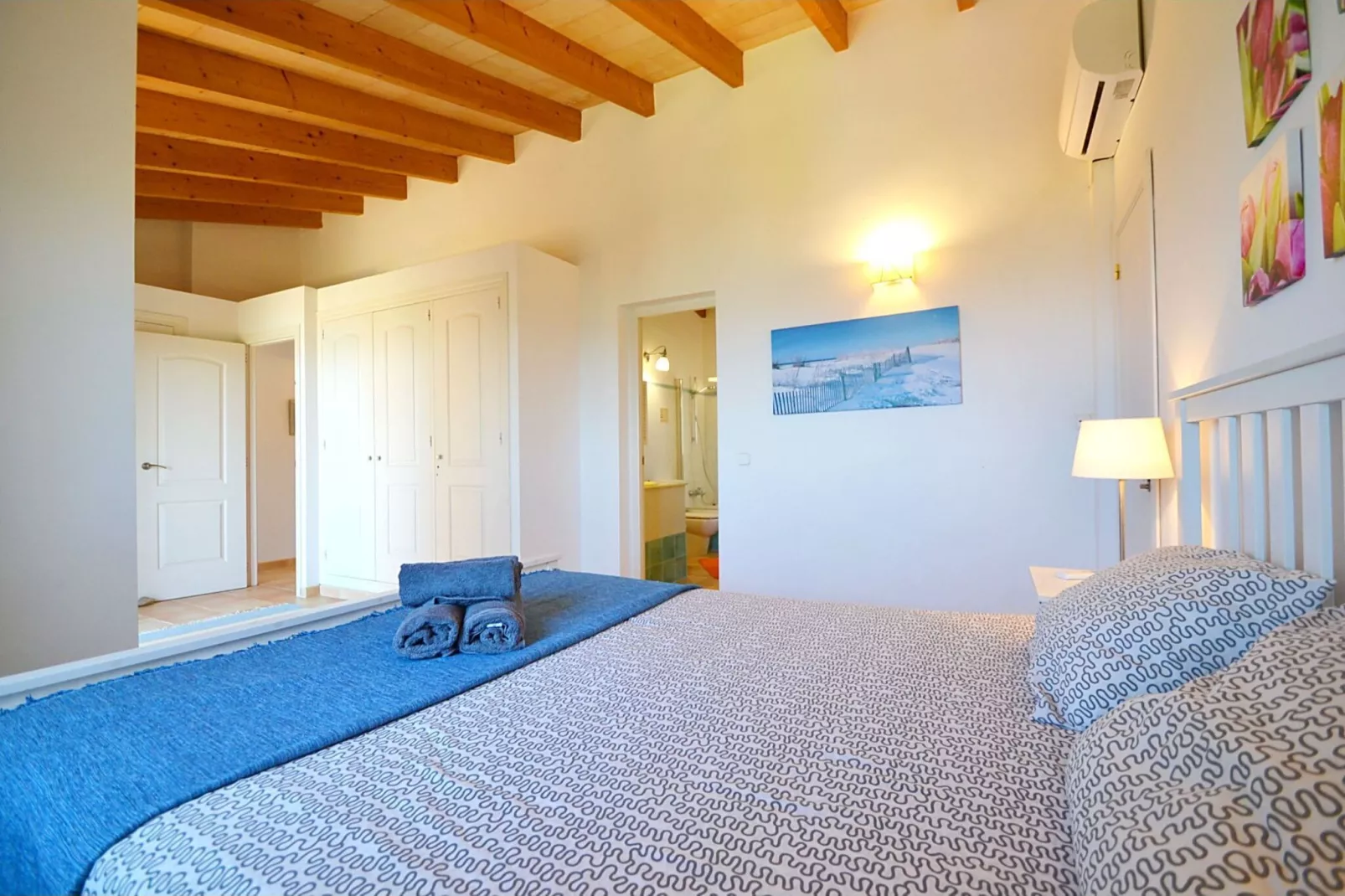 Embat-Bedroom