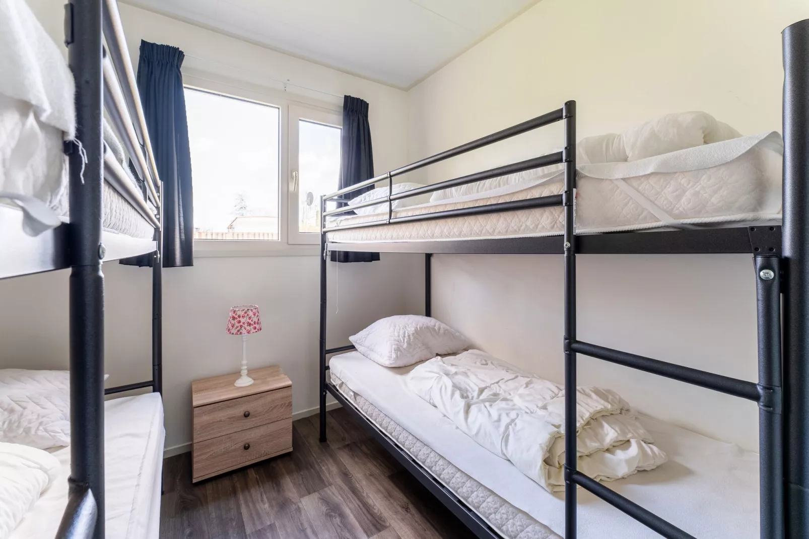Luxe Chalet 15 in Bantega met sloep 8pax-Bedroom