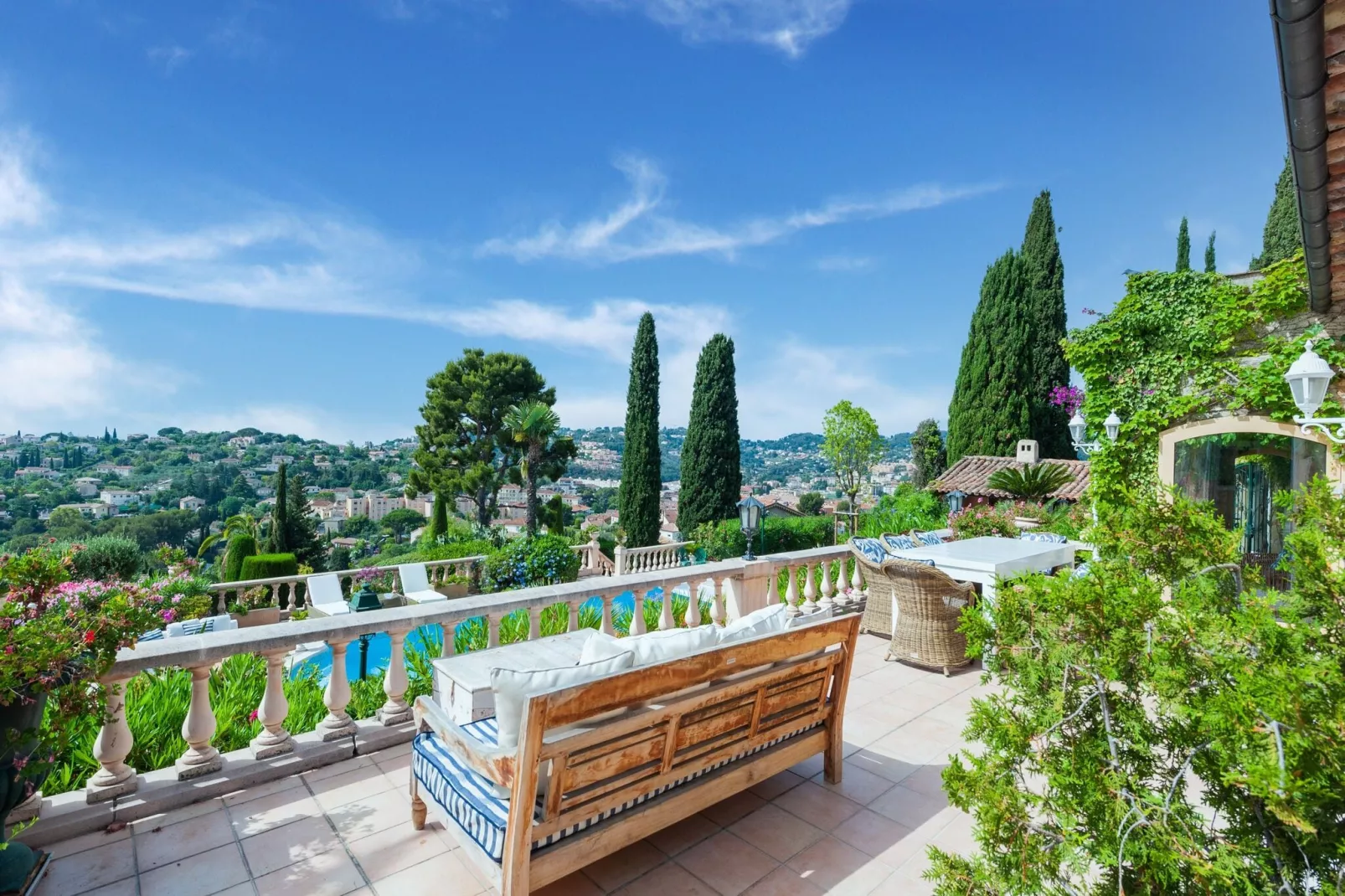 Villa Bellevue-Terrace balcony