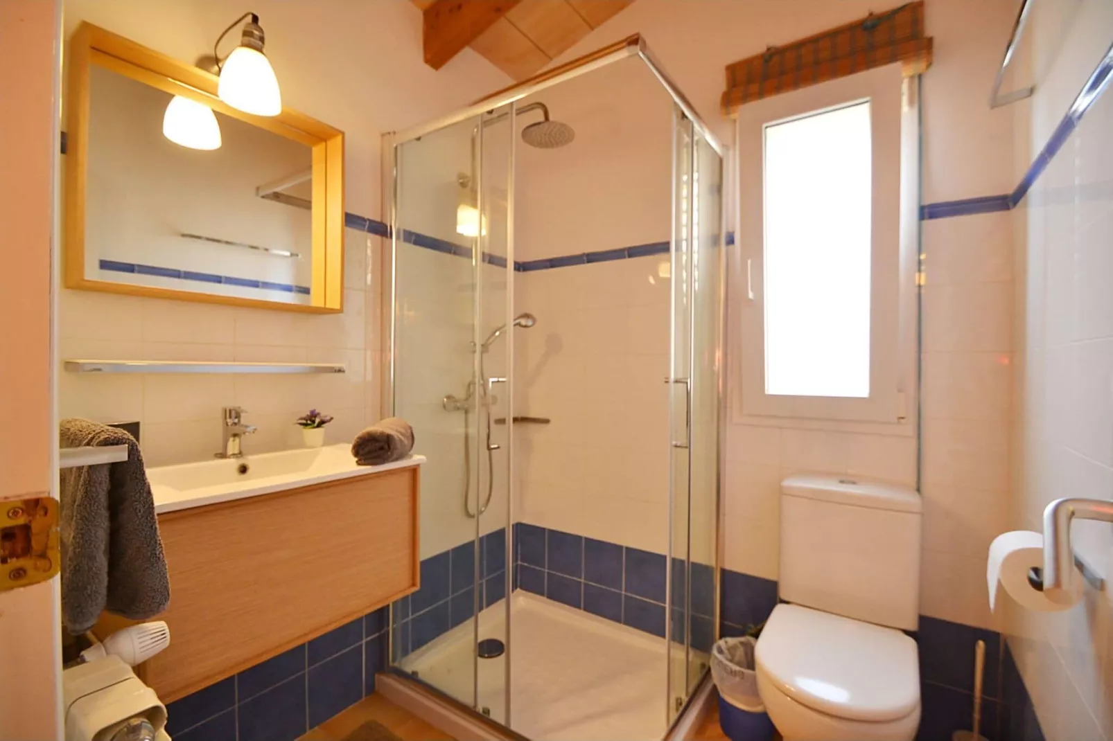Embat-Bathroom