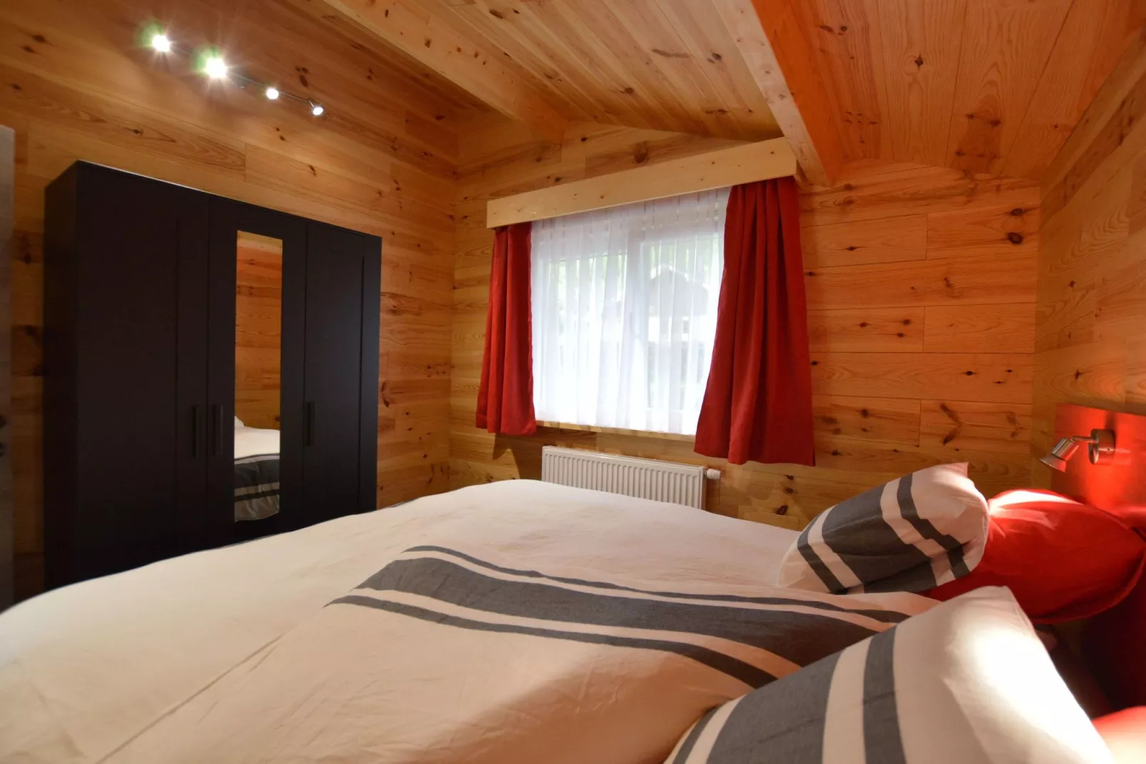 Le Chalet Chaleureux A-Bedroom