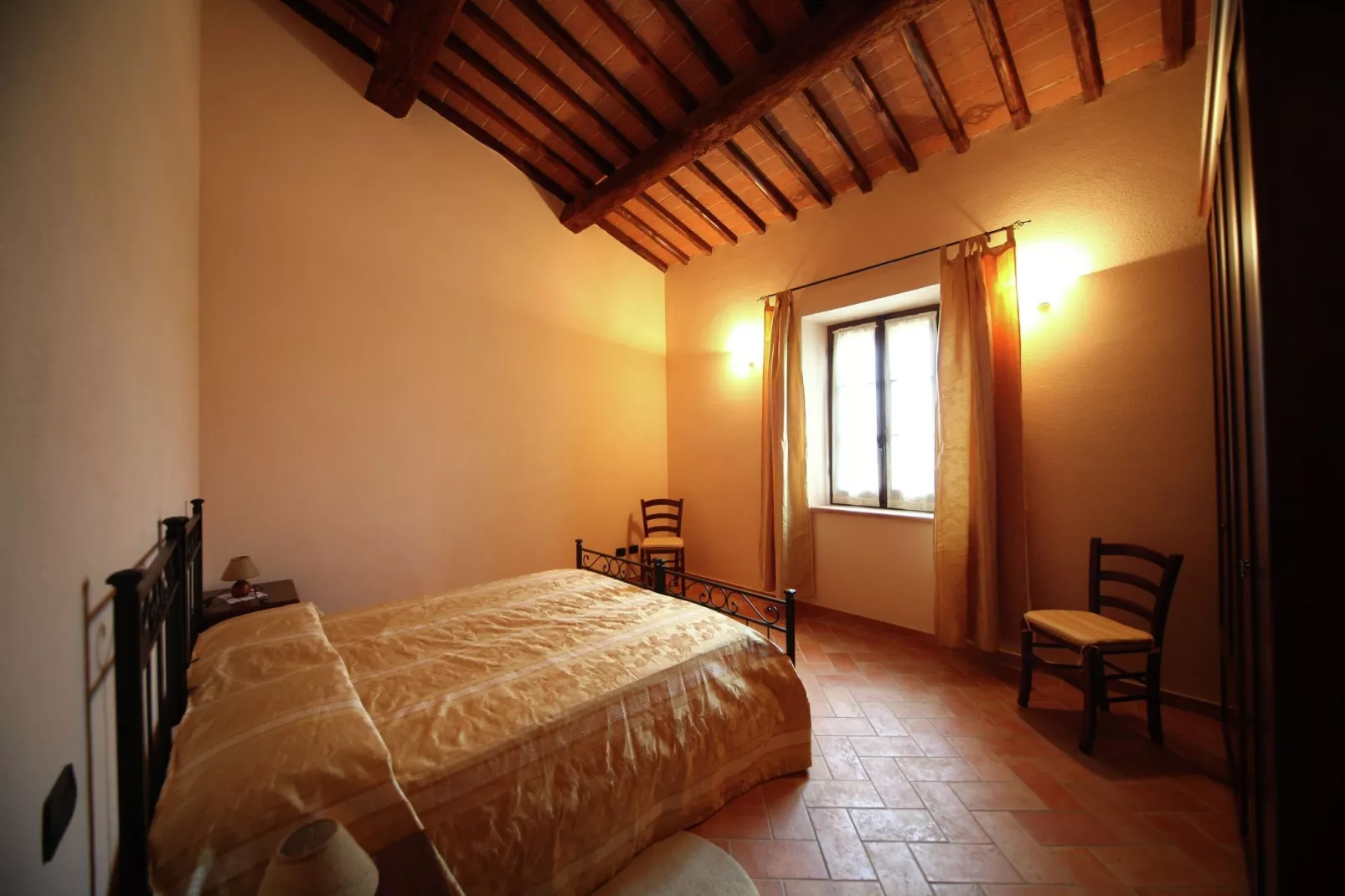 Fuoco-Bedroom