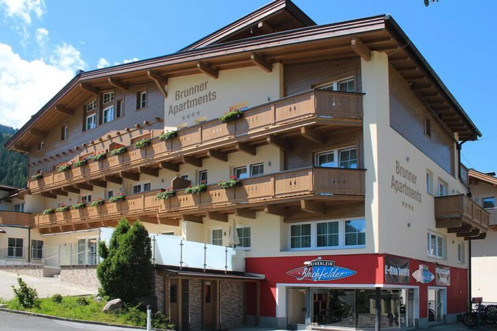 Brunner Apartments-Exterior summer