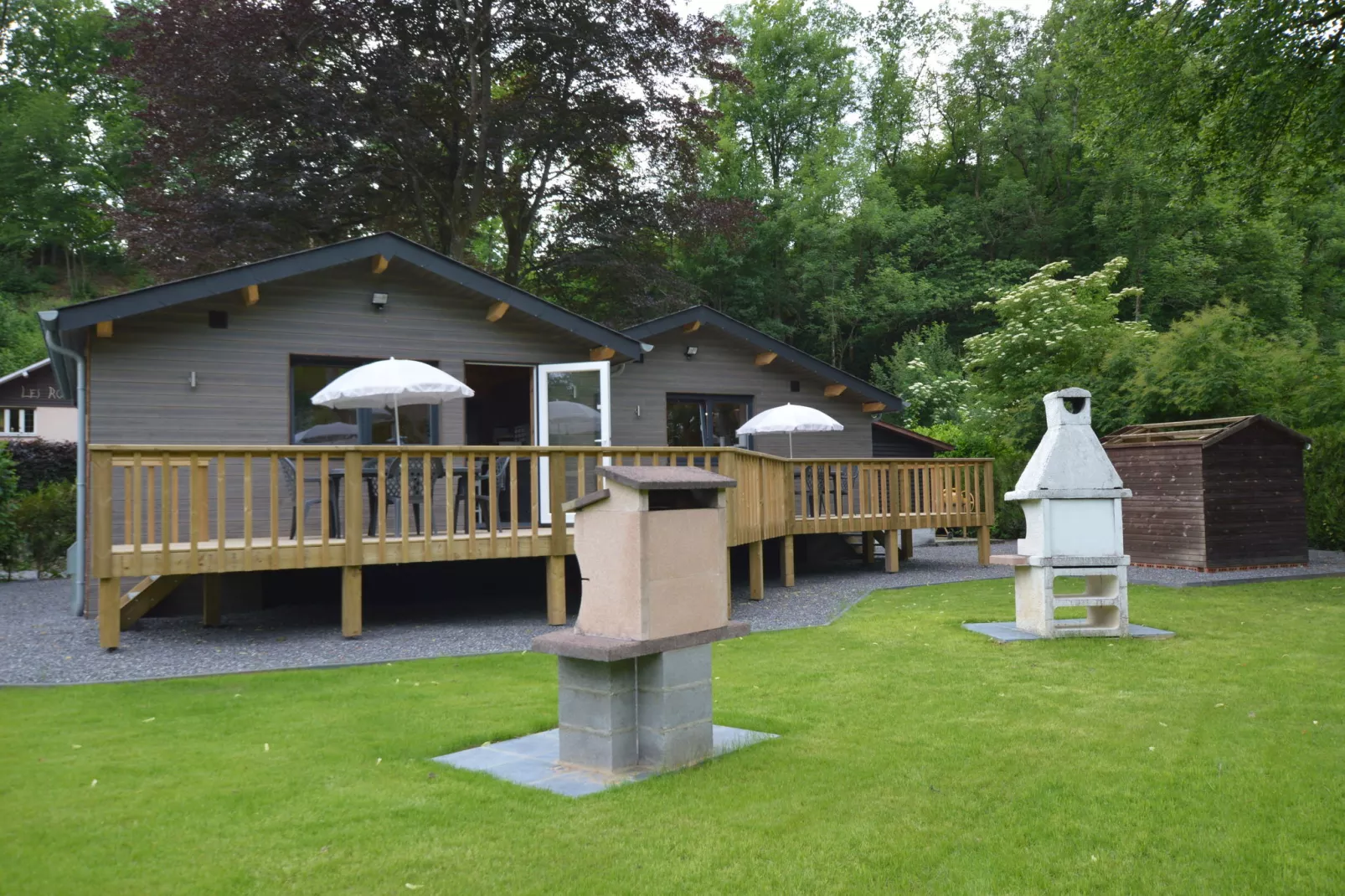 Le Chalet Chaleureux A-Gardens summer