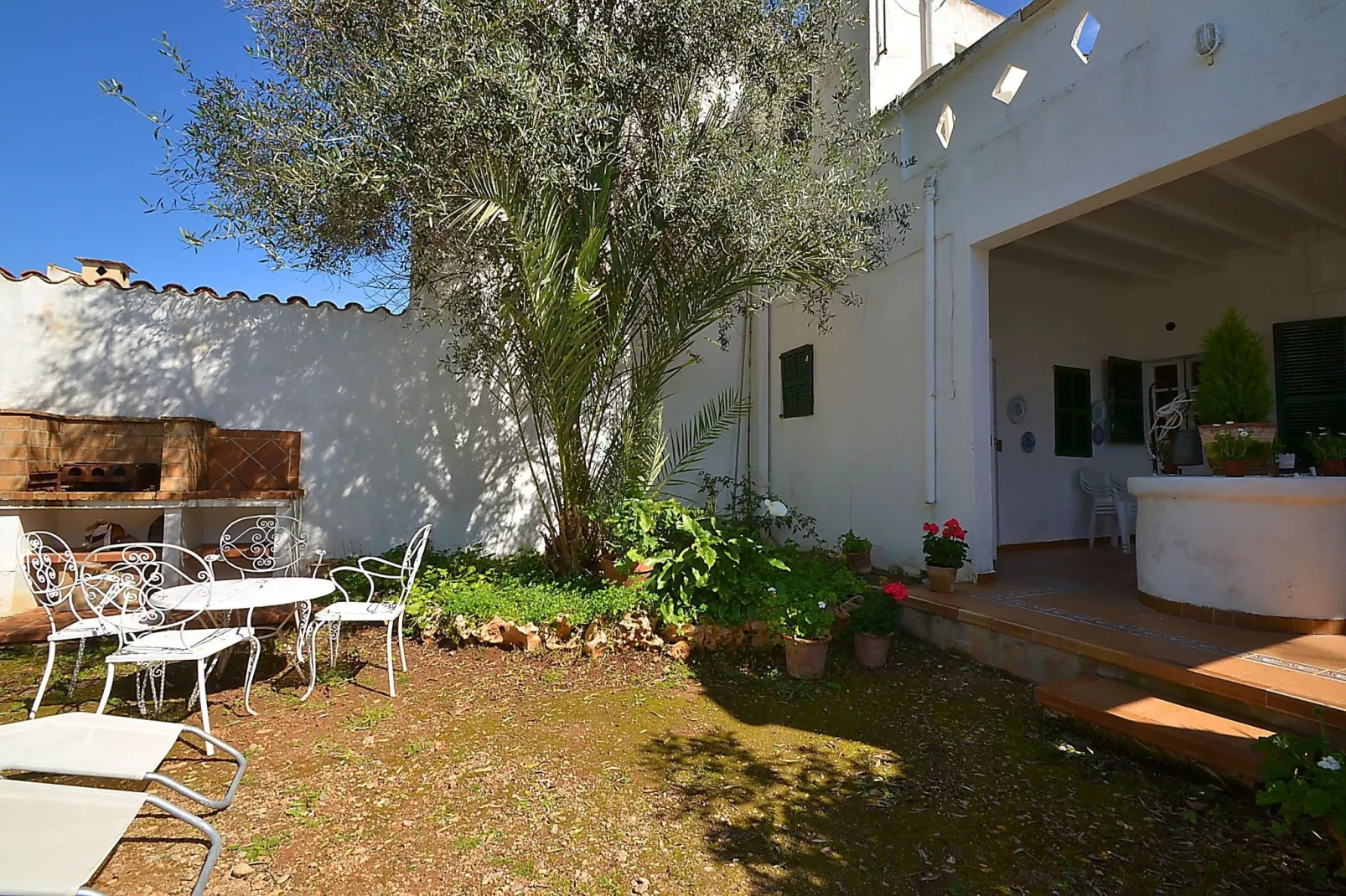 Tres Pins-Exterior summer