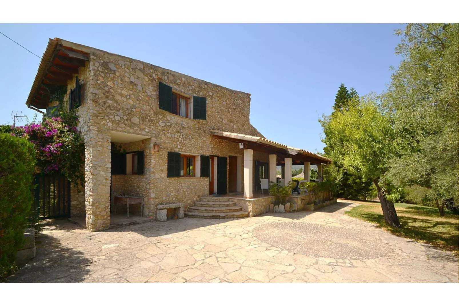 Roura-Exterior summer