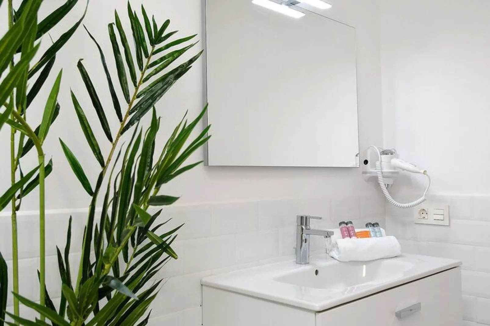 Suites Costa Teguise / 4 pax-Suite-Bathroom