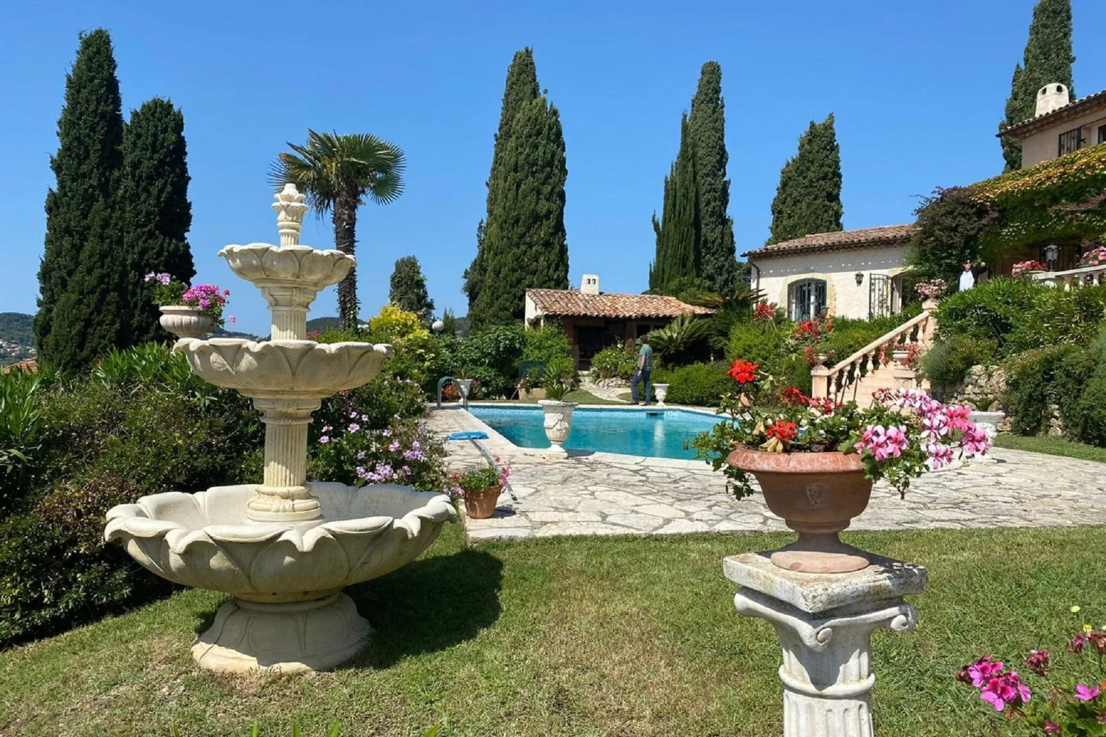 Villa Bellevue-Gardens summer