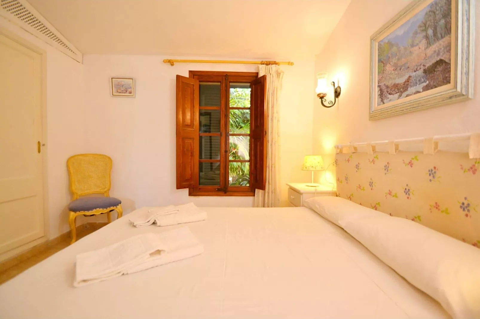 Roura-Bedroom